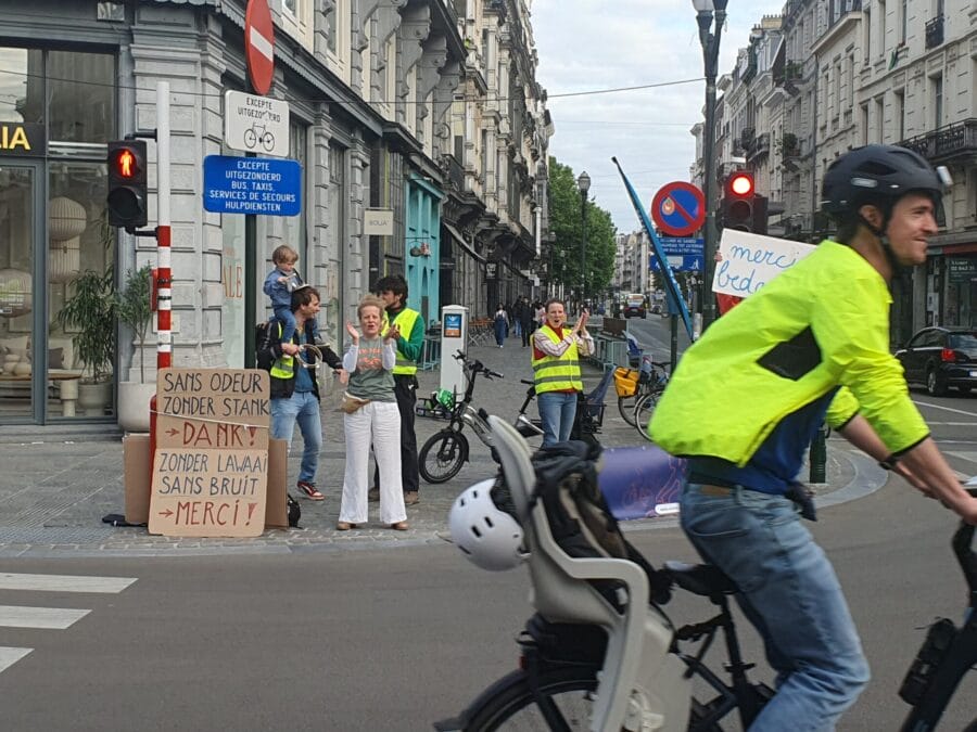 Action Clap au vélo, 20 mars 2026, carrefour Orts-Dansaert-Artevelde