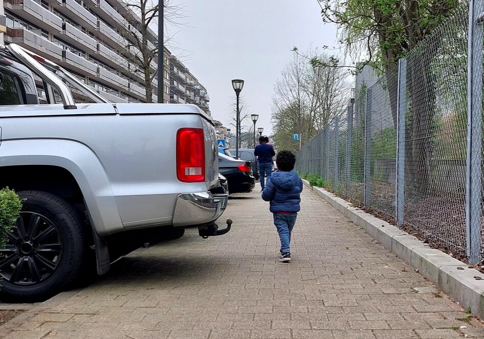suv_trottoir_enfant