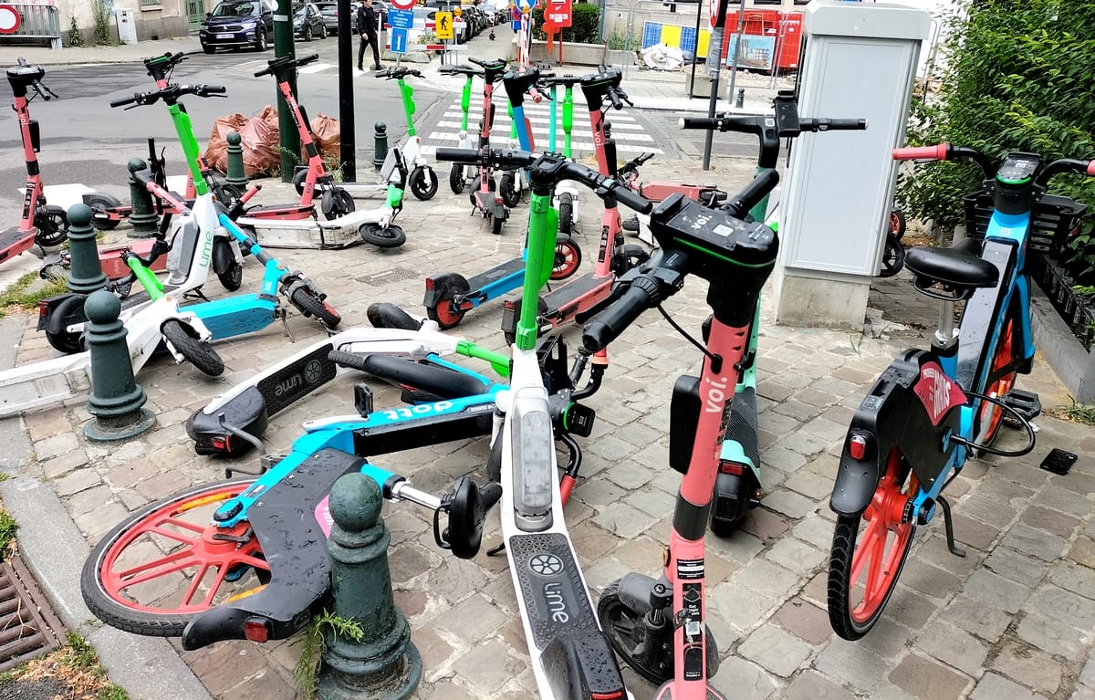bruxelles_trottinettes_trottoir