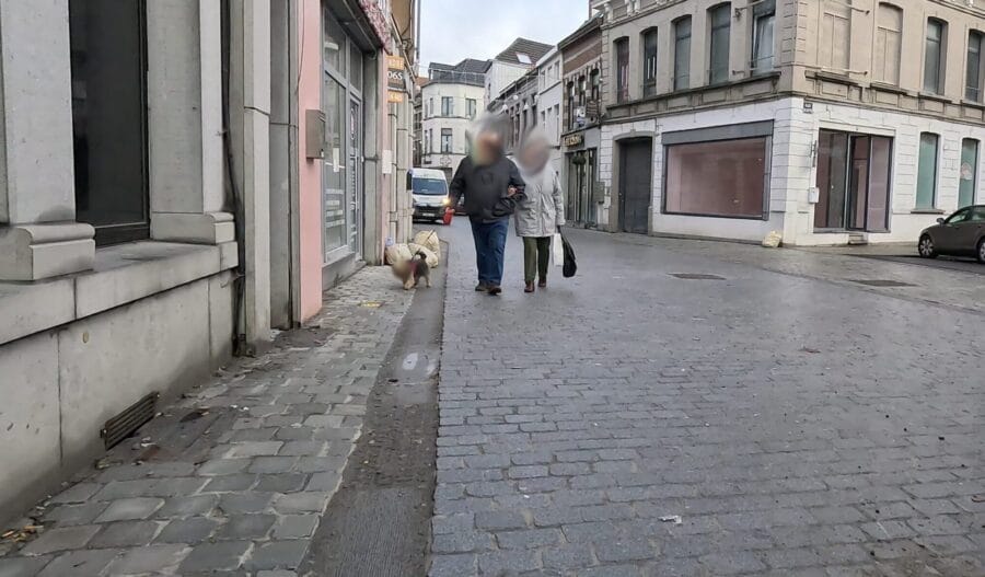 Trottoir de plain-pied dans une zone 30