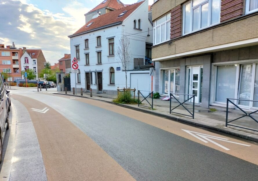 Bande cyclable suggeree ocre BCS Bruxelles