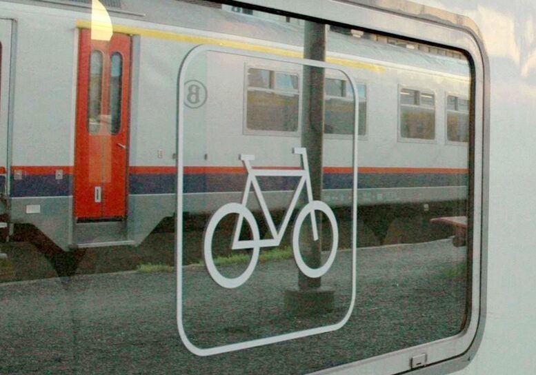 Logo vélo sur train SNCB